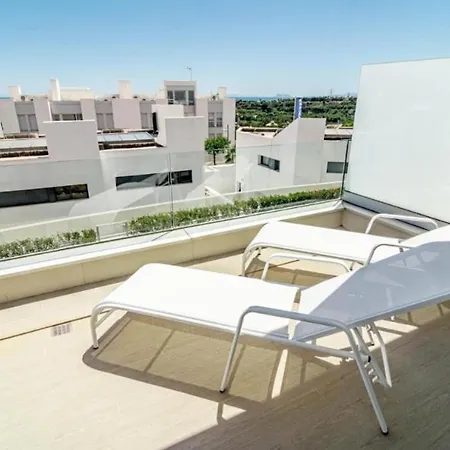Deluxe In 3 Bedrooms Apartamento Estepona