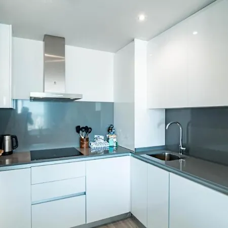 Deluxe In 3 Bedrooms Apartment