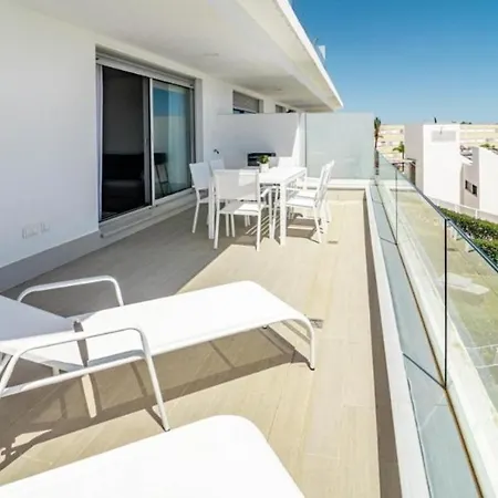 Apartment Deluxe In 3 Bedrooms *